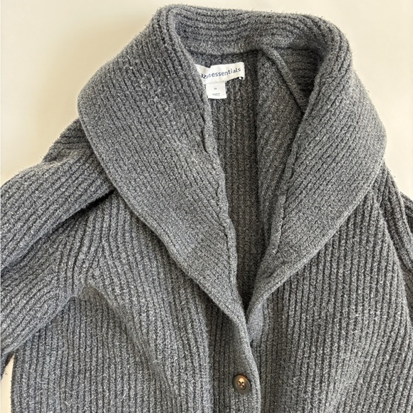 Amazon Essential Men’s medium gray cardigan - Picture 3 of 3